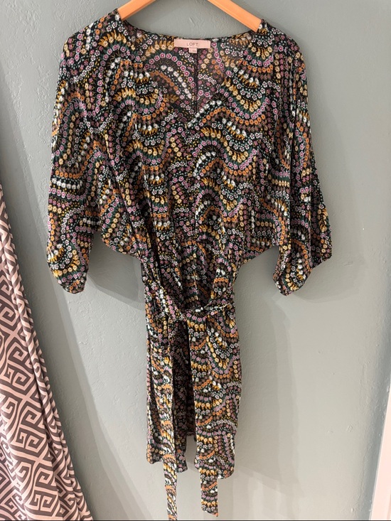 LOFT Dresses & Skirts - LOFT Floral Wave Print Belted Dress in Black, Pink, Yellow